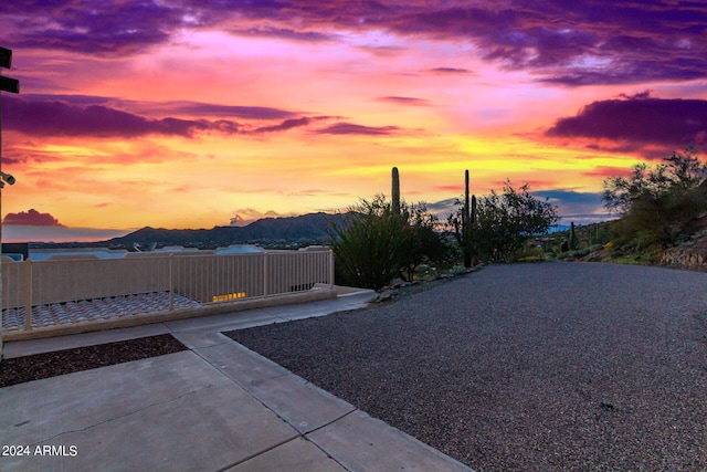 view of yard at dusk