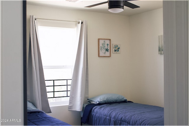 bedroom featuring ceiling fan