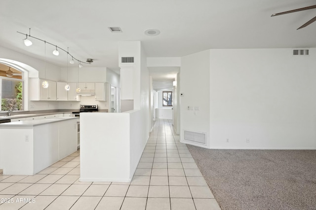 kitchen featuring stainless steel range with electric stovetop, visible vents, and a ceiling fan