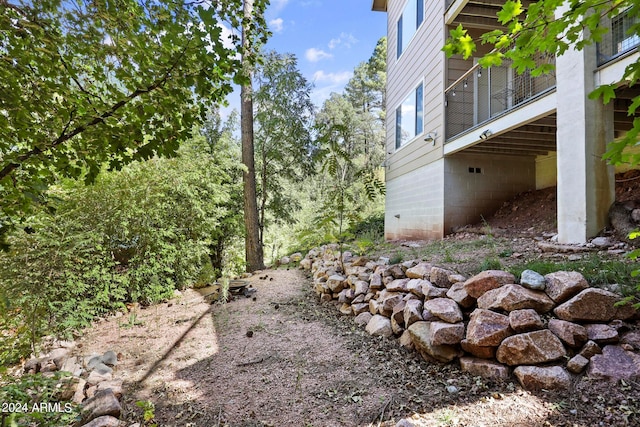 view of yard featuring a balcony