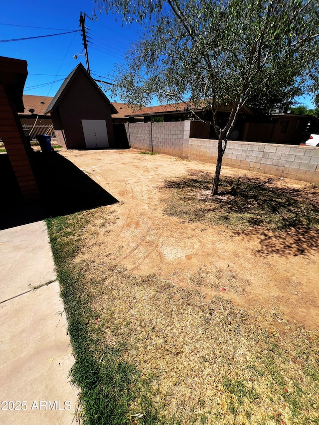 3905 W Almeria Rd, Phoenix, AZ 85009 - view of yard