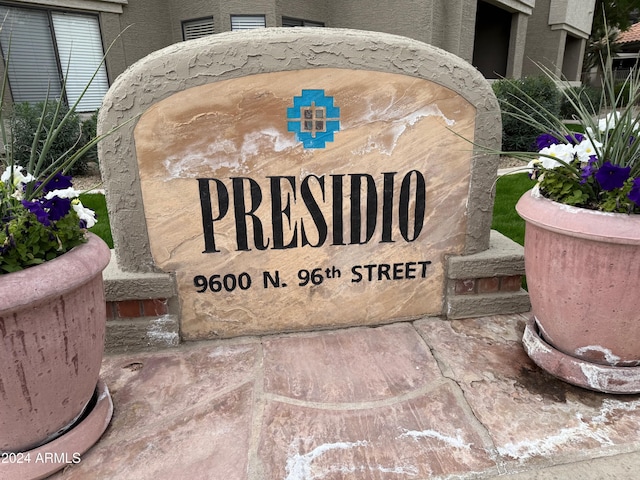 view of community / neighborhood sign