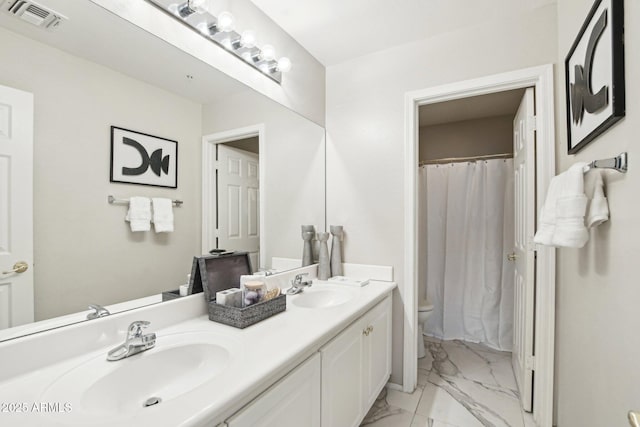 bathroom featuring a shower with curtain, vanity, and toilet