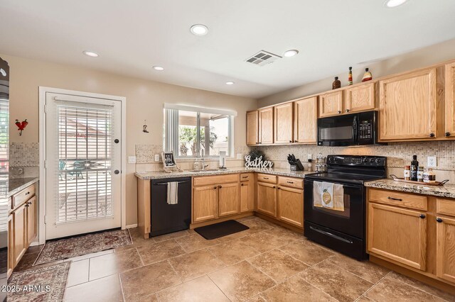kitchen with recessed lighting, visible vents, a sink, decorative backsplash, and black appliances