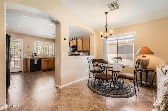 dining room with recessed lighting, baseboards, an inviting chandelier, visible vents, and arched walkways