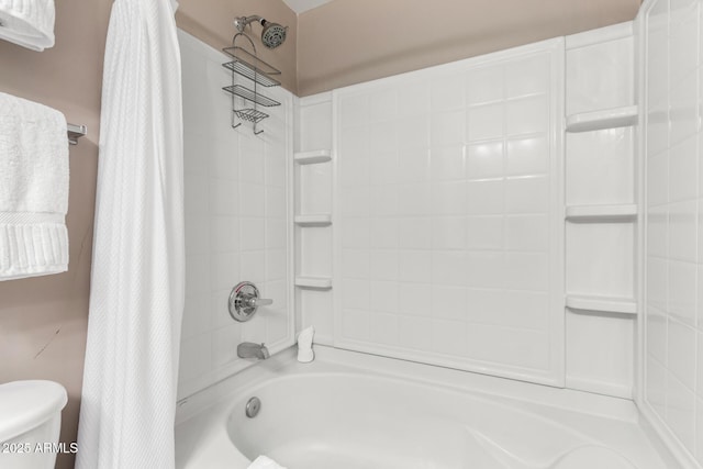 1920 E Bell Rd Unit 1189, Phoenix, AZ 85022 - full bathroom featuring shower / bathtub combination with curtain and toilet