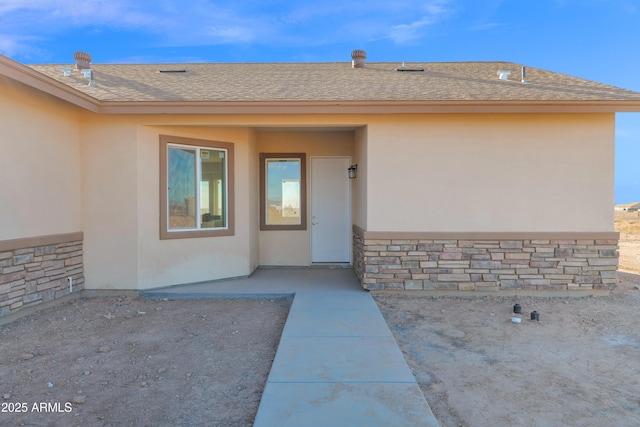 entrance to property featuring a patio area