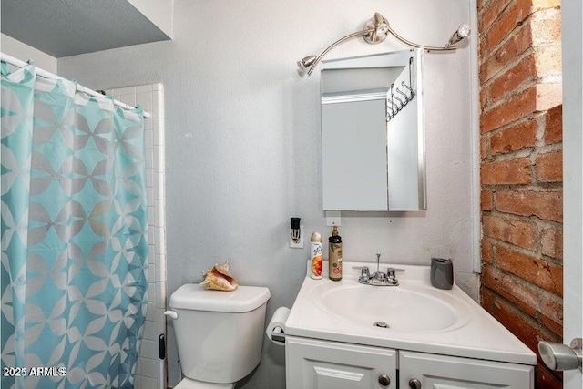 full bath with toilet, a shower with shower curtain, vanity, and brick wall