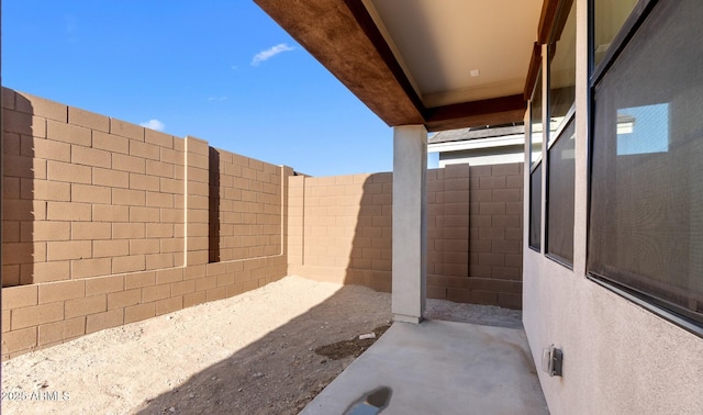 view of yard featuring a patio