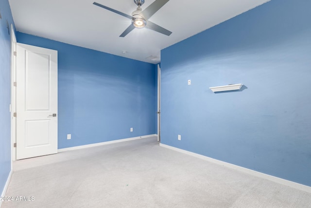 unfurnished room with light carpet and ceiling fan