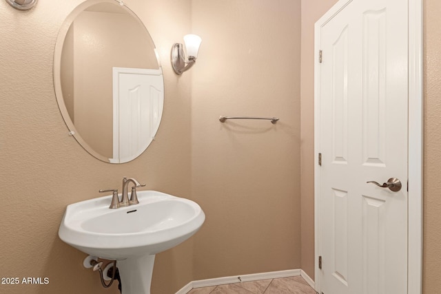 bathroom featuring sink