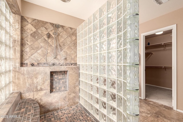 bathroom featuring tiled shower