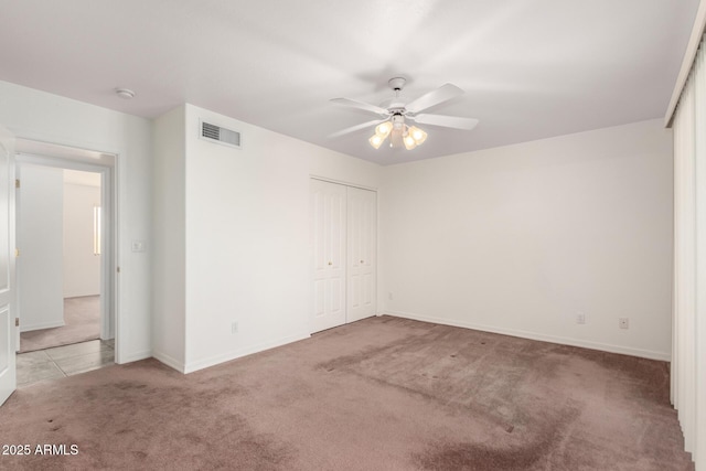 unfurnished room featuring ceiling fan and carpet floors