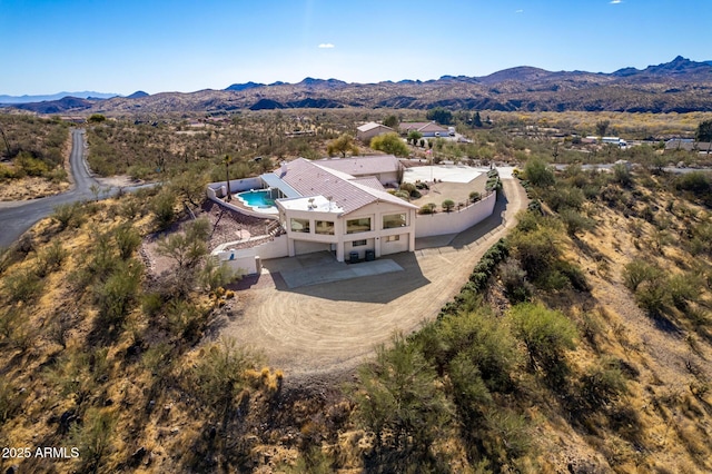 bird's eye view featuring a mountain view