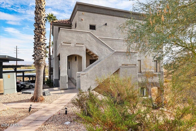 view of front of house featuring a carport