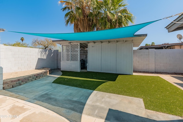 view of yard featuring a fenced backyard and a patio area