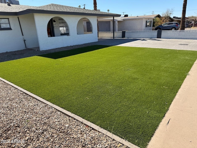 view of front facade featuring a front yard and a patio area