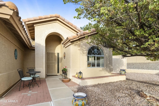 entrance to property featuring a patio