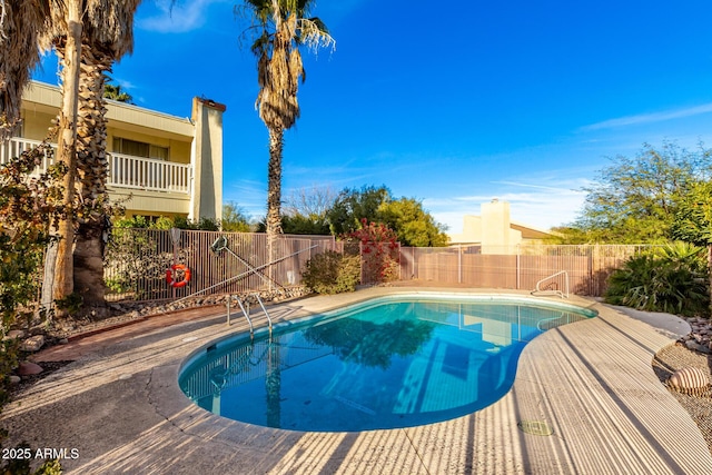 view of swimming pool