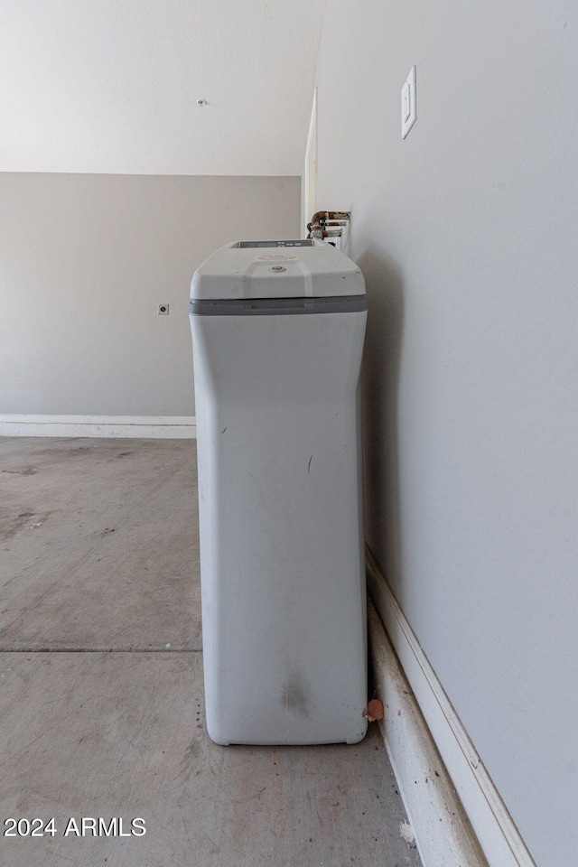 room details with concrete flooring