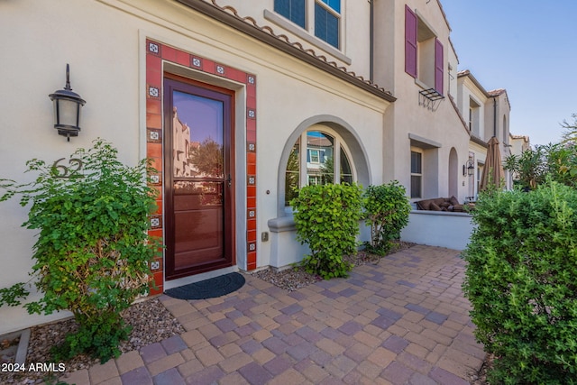 property entrance featuring elevator