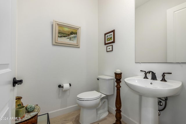 bathroom featuring toilet and sink