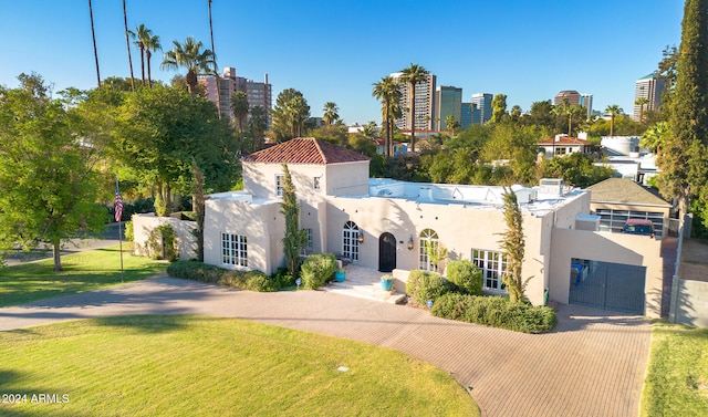 view of front of house featuring a front lawn