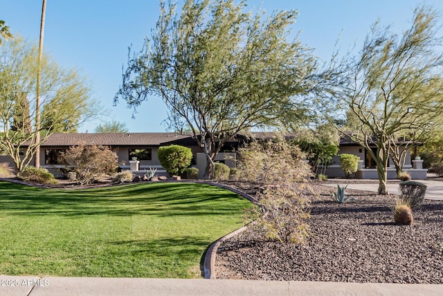 single story home with a front yard