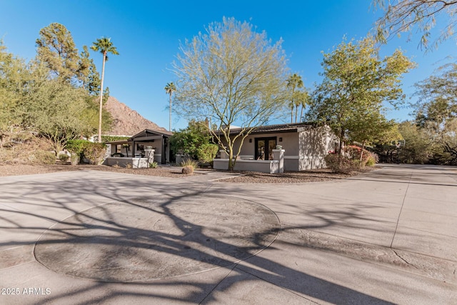 view of front of property