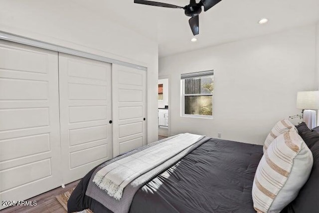 bedroom featuring ceiling fan, dark hardwood / wood-style floors, and a closet