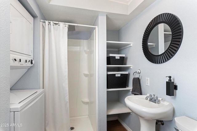 bathroom featuring curtained shower, toilet, and sink