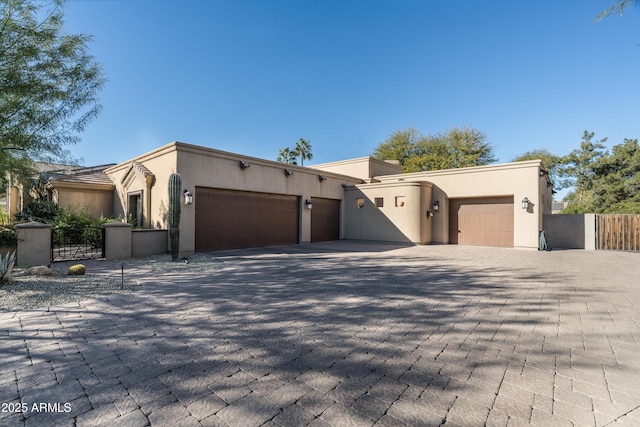 view of front facade featuring a garage