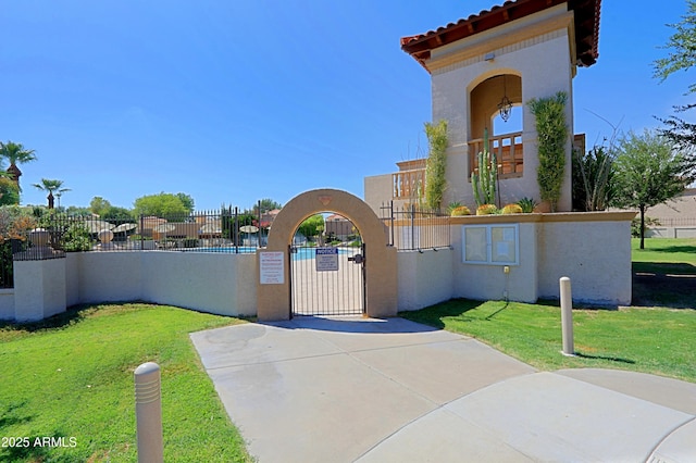 view of front of property with a front yard