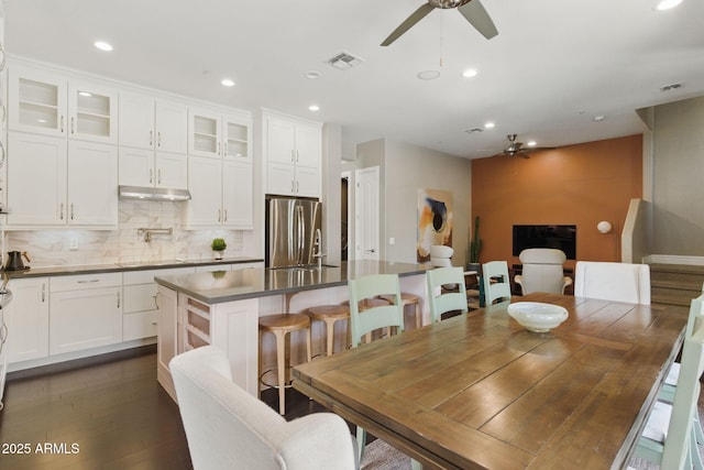 7122 W Ivanhoe St, Chandler, AZ 85226 - dining area featuring a ceiling fan, recessed lighting, and dark wood finished floors