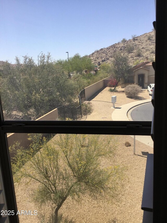 10489 S 182nd Dr, Goodyear, AZ 85338 - details featuring a mountain view