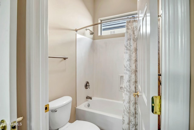 bathroom featuring toilet and shower / bath combo