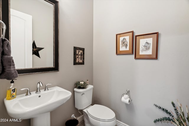 bathroom featuring sink and toilet