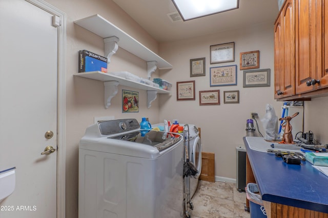 laundry room with cabinets and independent washer and dryer