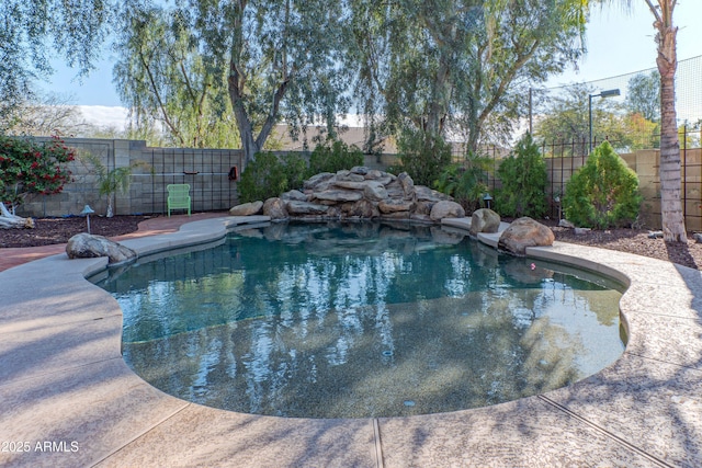 view of swimming pool