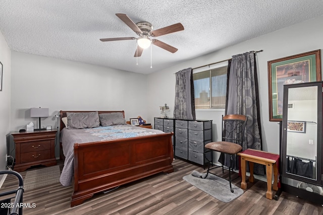 711 E Laurel Dr Unit 17, Casa Grande, AZ 85122 - bedroom with a textured ceiling, ceiling fan, and wood finished floors