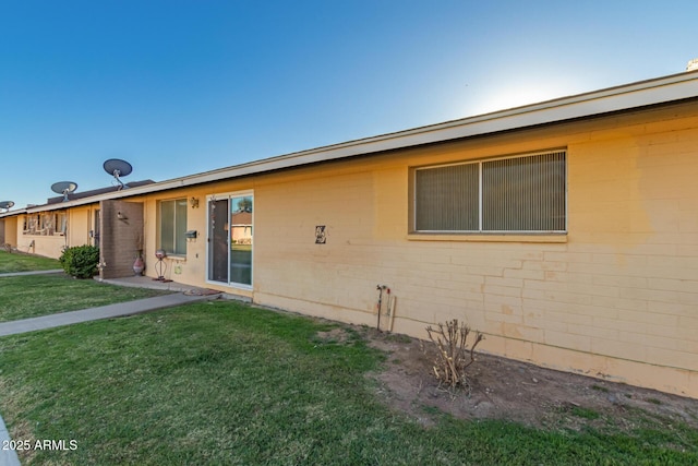 711 E Laurel Dr Unit 17, Casa Grande, AZ 85122 - back of property with concrete block siding and a lawn