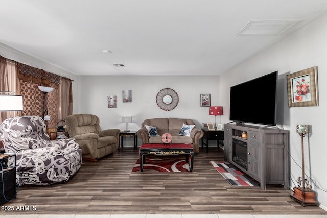 711 E Laurel Dr Unit 17, Casa Grande, AZ 85122 - living room with visible vents and wood finished floors