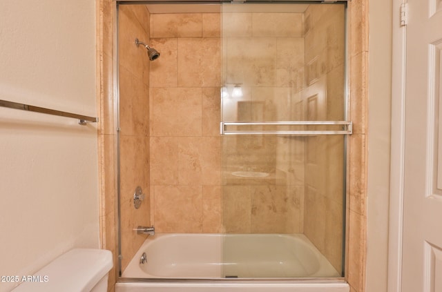 full bath with toilet and bath / shower combo with glass door