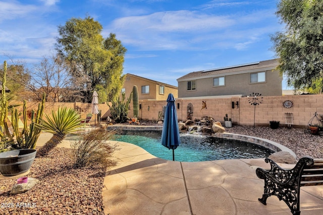 view of swimming pool with pool water feature and a patio area