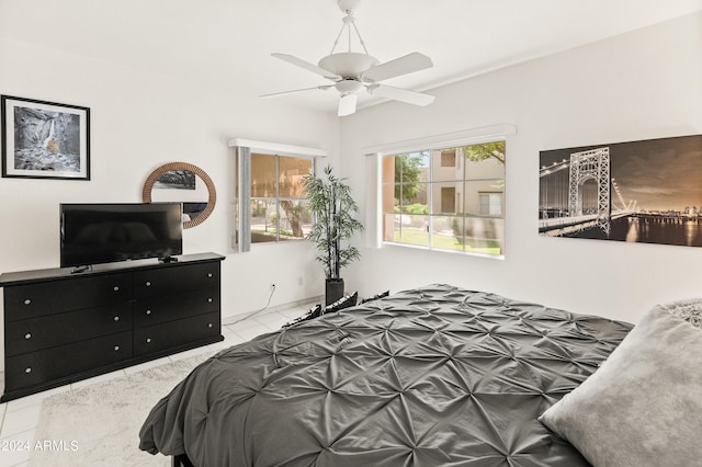 bedroom with ceiling fan