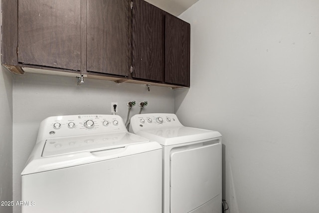 washroom featuring cabinets and washing machine and clothes dryer