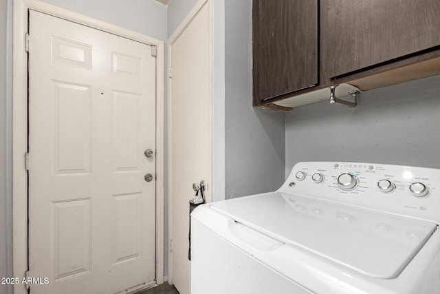 laundry area featuring cabinets and washer / dryer