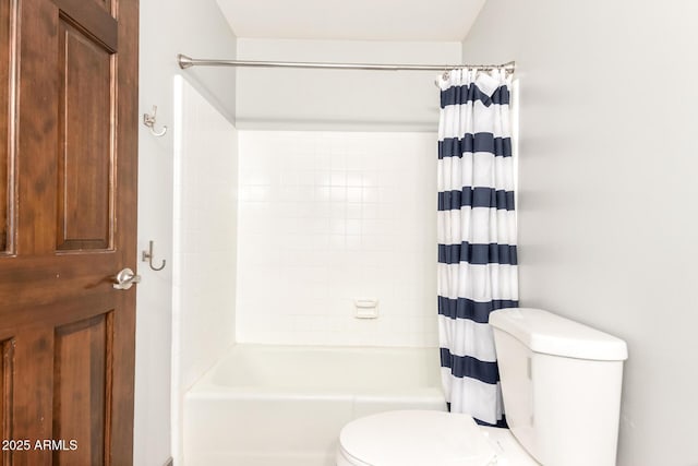 full bath with toilet and shower / bath combination with curtain