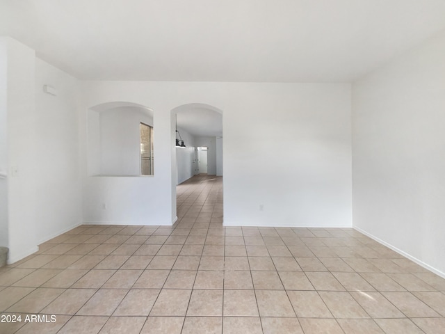 unfurnished room featuring light tile patterned flooring