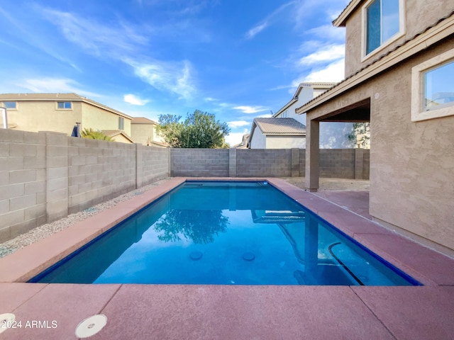 view of swimming pool